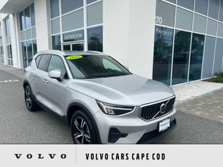 Used 2025 Volvo XC40 B5 Core image 1