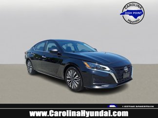 Used 2024 Nissan Altima 2.5 SV image 1
