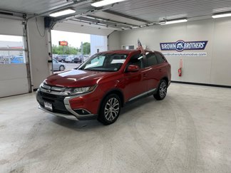 Used 2016 Mitsubishi Outlander SE image 1