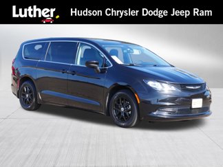 Used 2022 Chrysler Voyager LX image 1