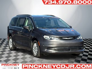 Used 2021 Chrysler Voyager Lxi image 1