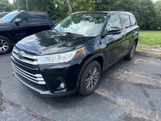 Used 2019 Toyota Highlander XLE image 1