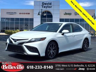 Used 2023 Toyota Camry SE image 1