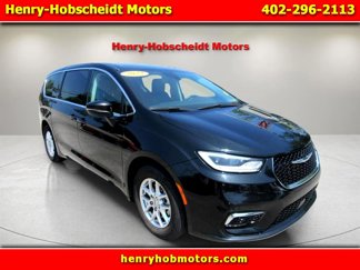 Used 2023 Chrysler Pacifica Touring-L image 1