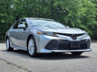 Used 2020 Toyota Camry LE image 1