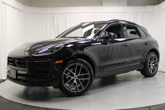 Certified 2024 Porsche Macan image 1