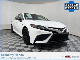 Used 2024 Toyota Camry SE image 1