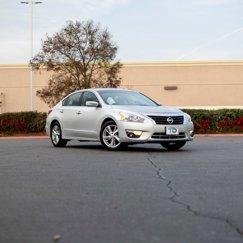 Used 2015 Nissan Altima 2.5 SV image 1
