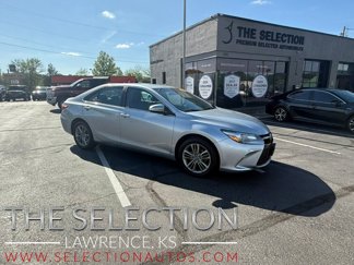 Used 2016 Toyota Camry SE image 1