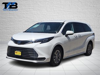 Used 2024 Toyota Sienna LE image 1