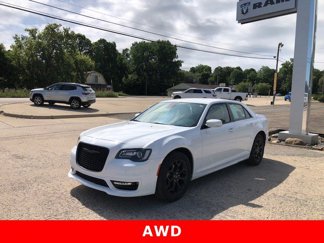 Used 2022 Chrysler 300 Touring L image 1