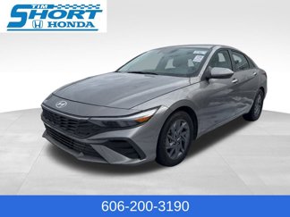 Used 2024 Hyundai Elantra SEL image 1