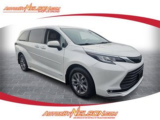 Used 2021 Toyota Sienna XLE image 1