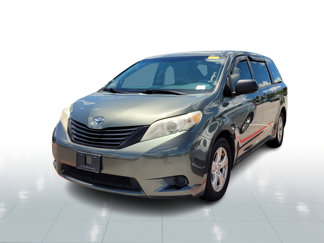 Used 2013 Toyota Sienna L image 1
