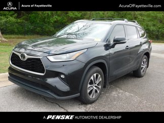 Used 2021 Toyota Highlander XLE image 1