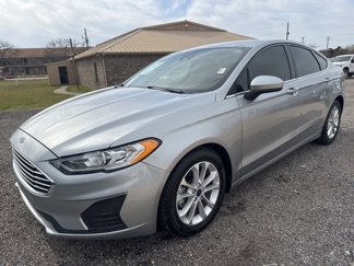 Used 2020 Ford Fusion SE image 1
