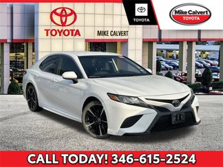 Used 2020 Toyota Camry SE image 1