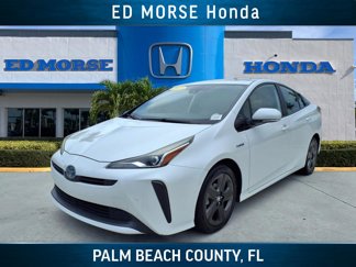 Used 2019 Toyota Prius XLE image 1