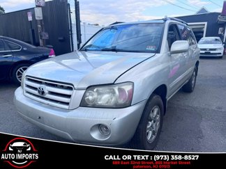 Used 2004 Toyota Highlander 4WD V6 w/ 3rd Row image 1