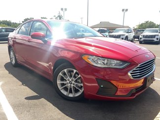 Used 2020 Ford Fusion SE image 1