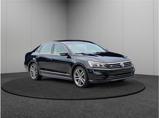 Used 2017 Volkswagen Passat 1.8T R-Line w/ R-Line Lighting Package image 1