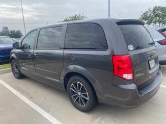 Used 2017 Dodge Grand Caravan SE image 1