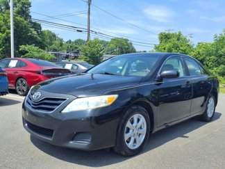 Used 2011 Toyota Camry LE image 1