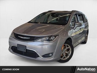 Used 2017 Chrysler Pacifica Limited image 1