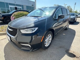 Used 2022 Chrysler Pacifica Touring-L image 1