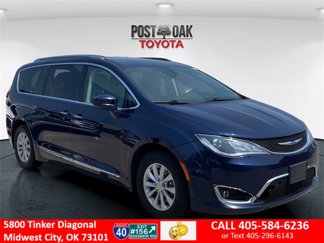 Used 2018 Chrysler Pacifica Touring-L image 1