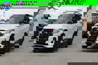 Used 2022 Nissan Kicks SR w/ Premium Package image 1