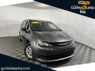 Used 2023 Chrysler Voyager LX image 1