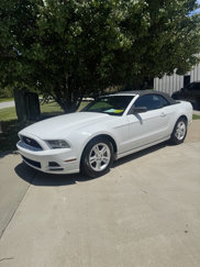 Used 2014 Ford Mustang Convertible image 1