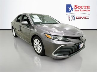 Used 2022 Toyota Camry LE image 1