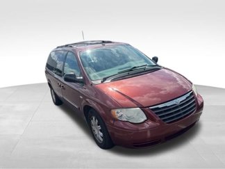 Used 2007 Chrysler Town & Country Touring image 1