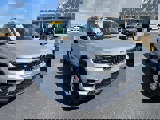 Used 2023 Jeep Grand Cherokee Laredo image 1