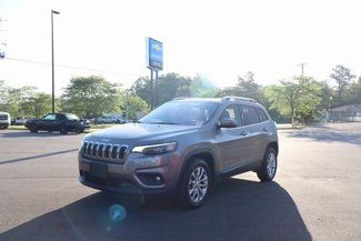 Used 2019 Jeep Cherokee Latitude w/ Cold Weather Group image 1