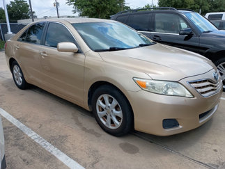 Used 2011 Toyota Camry LE image 1