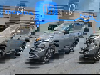 Used 2024 Nissan Rogue S image 1