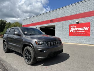 Used 2020 Jeep Grand Cherokee Altitude image 1