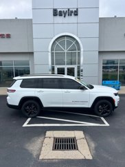 Used 2021 Jeep Grand Cherokee L Laredo image 1