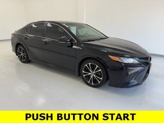 Used 2020 Toyota Camry SE image 1