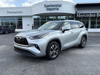 Used 2021 Toyota Highlander XLE image 1