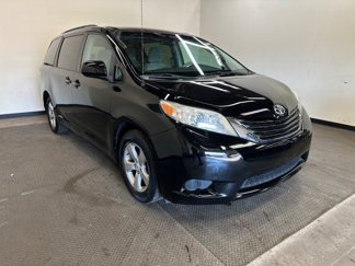 Used 2011 Toyota Sienna LE w/ Preferred Pkg image 1