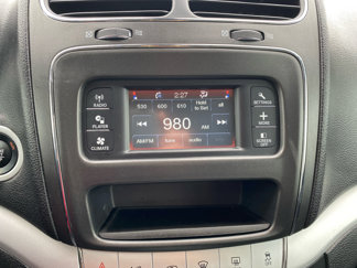 Used 2019 Dodge Journey SE image 1