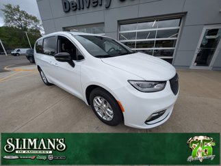 New 2025 Chrysler Pacifica Select image 1