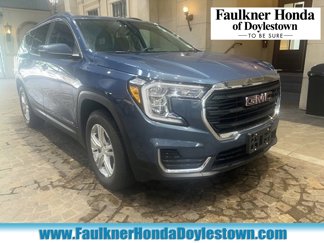 Used 2024 GMC Terrain SLE w/ Driver Convenience Package image 1