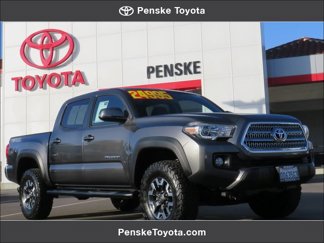 Used 2017 Toyota Tacoma TRD Off-Road image 1