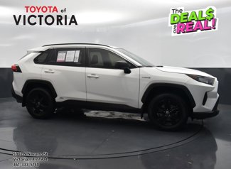 Used 2021 Toyota RAV4 LE image 1