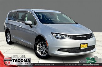 Used 2023 Chrysler Voyager LX image 1
